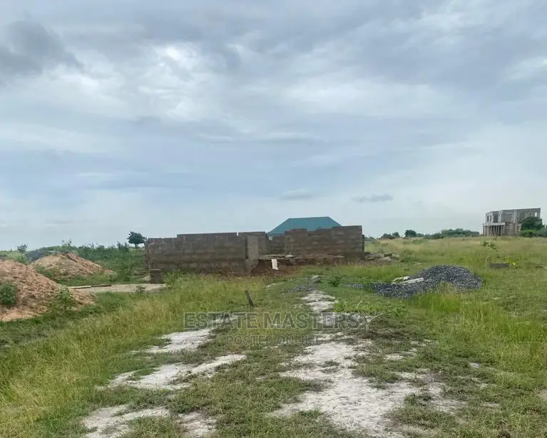 Dismayings Sales on Nest Cottage Lands.