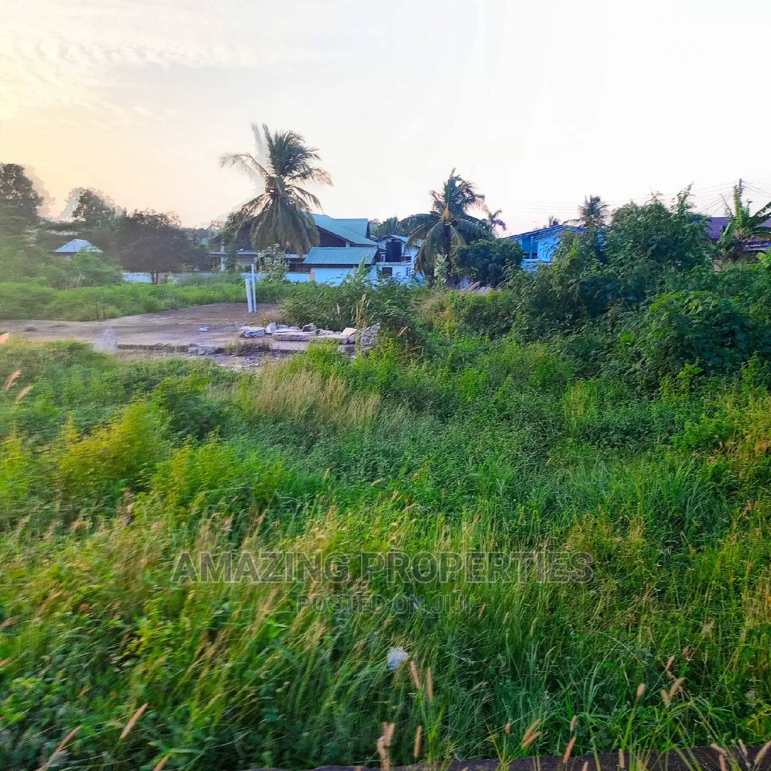 East Legon American House LAND SIZE:* 1 Acre of Land Title