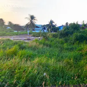 East Legon American House LAND SIZE:* 1 Acre of Land Title