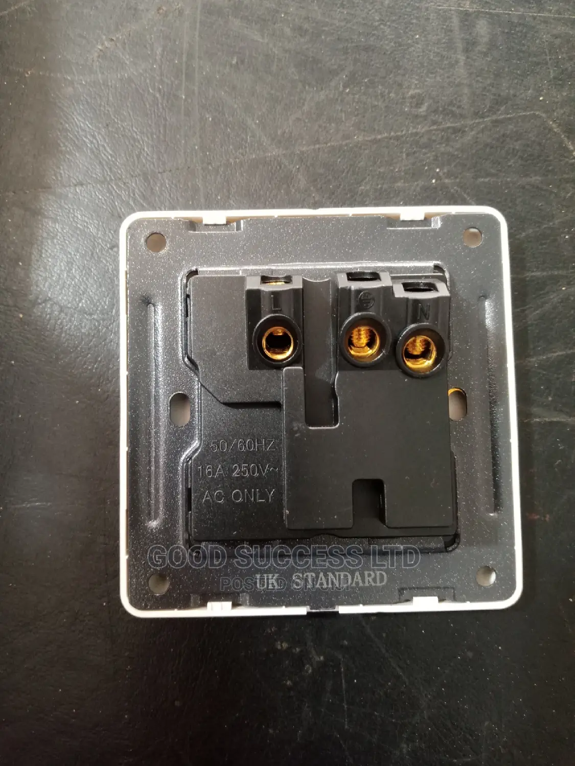 13A Single Socket.