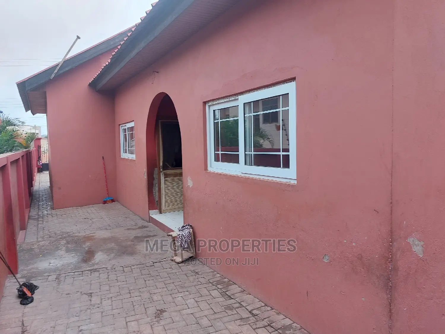5bdrm House in East Legon for rent