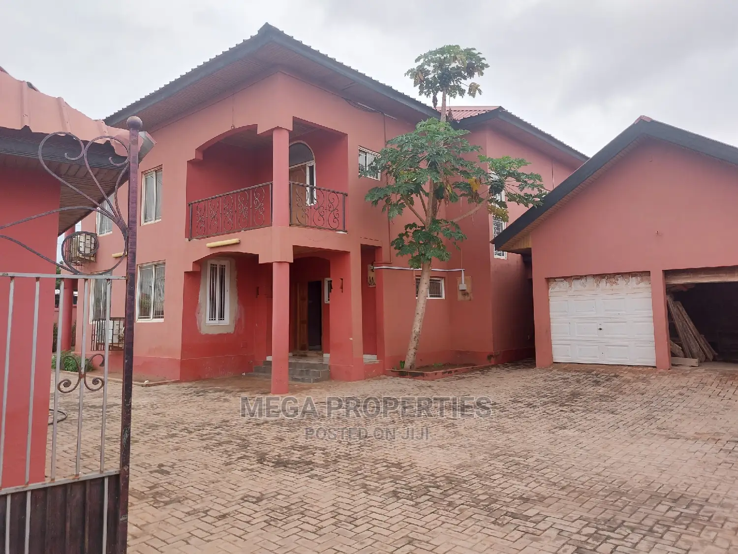 5bdrm House in East Legon for rent