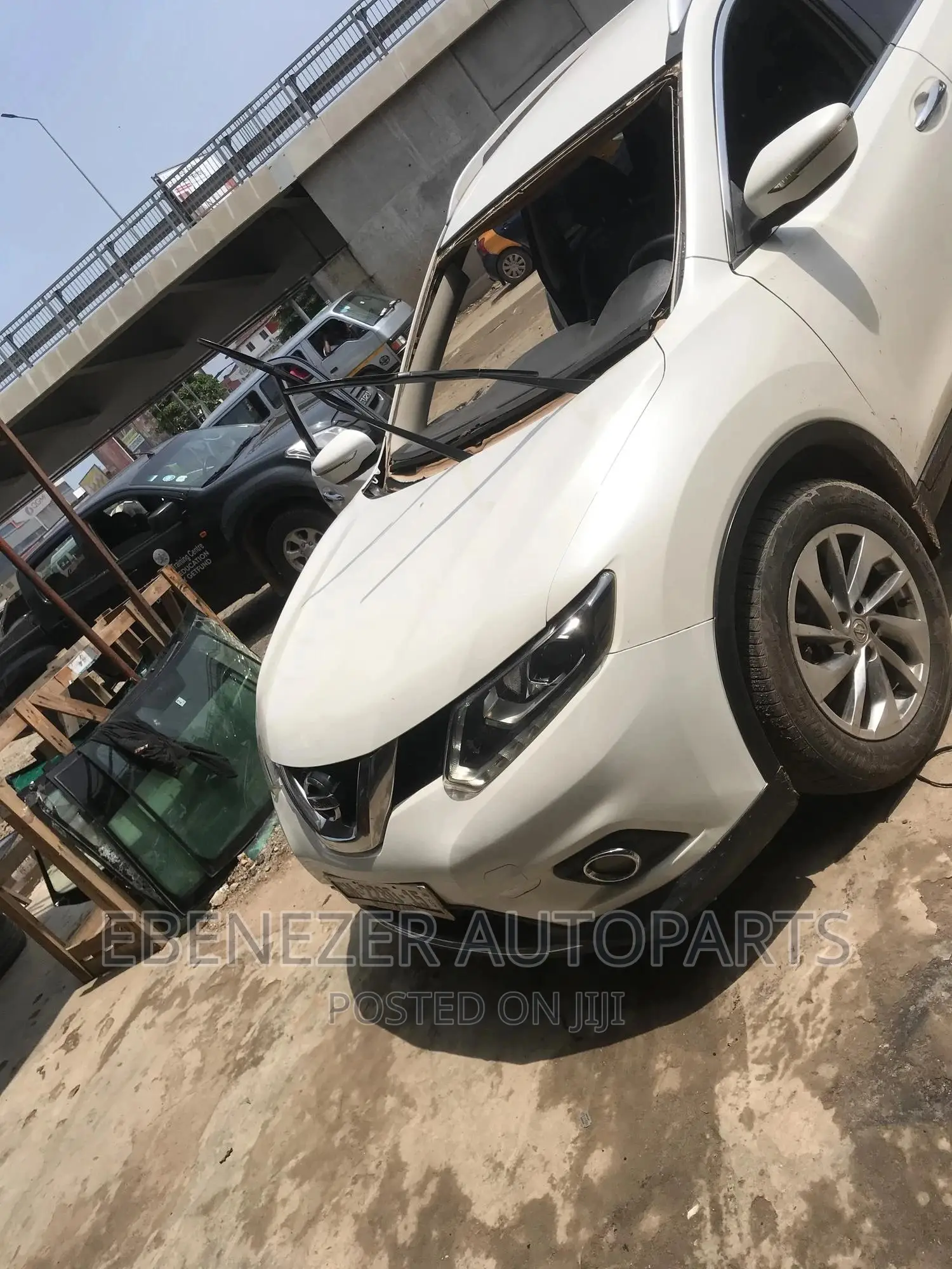 Nissan X-trail Windscreen