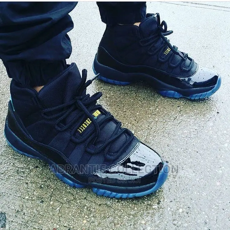 Air Jordan 11 Cap and Gown