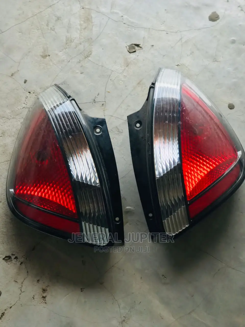 Kia Rio 5 Tail Light Pair Hutch Back.
