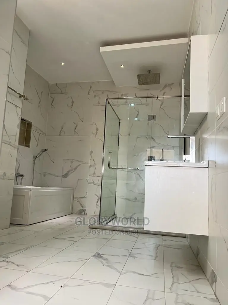 5bdrm House in East Legon for sale