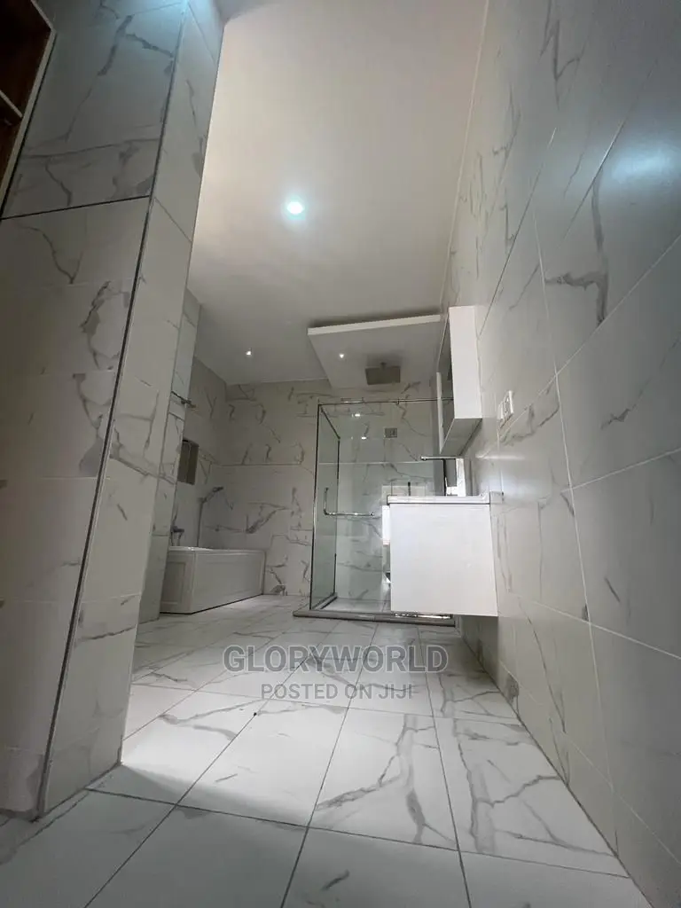 5bdrm House in East Legon for sale