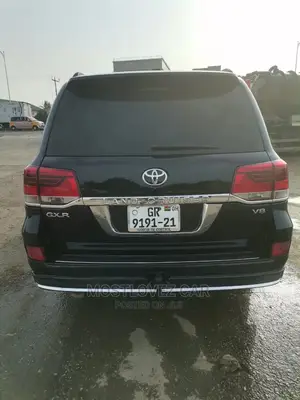 Car Rentals. Rent a Landcruisers V8 for Your Tours Weddings