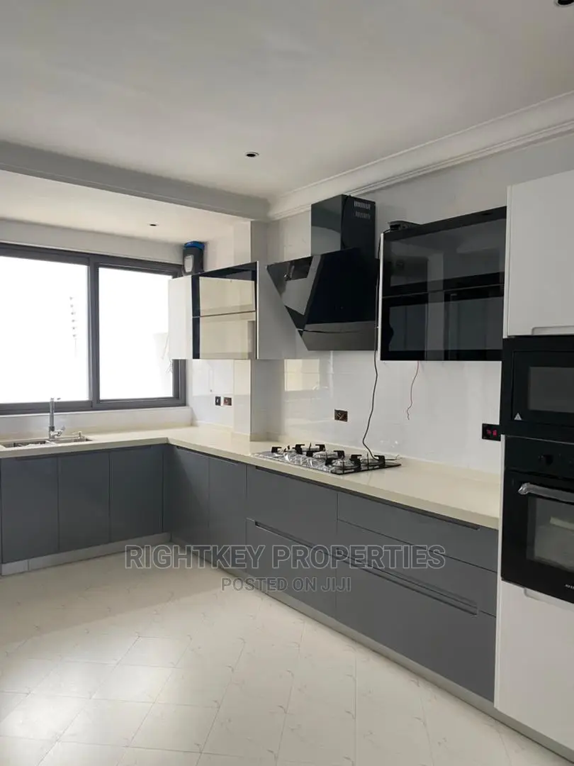 5bdrm Duplex in Rightkey, Kumasi Metropolitan for sale
