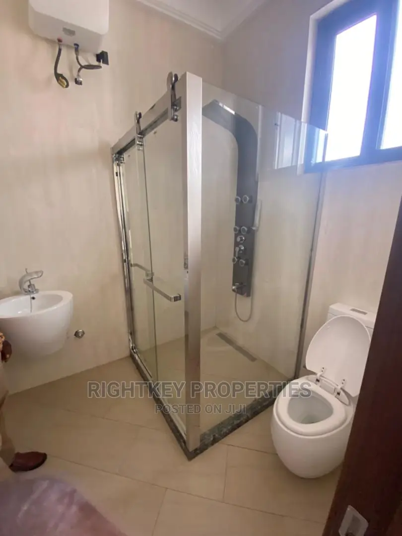 5bdrm Duplex in Rightkey, Kumasi Metropolitan for sale