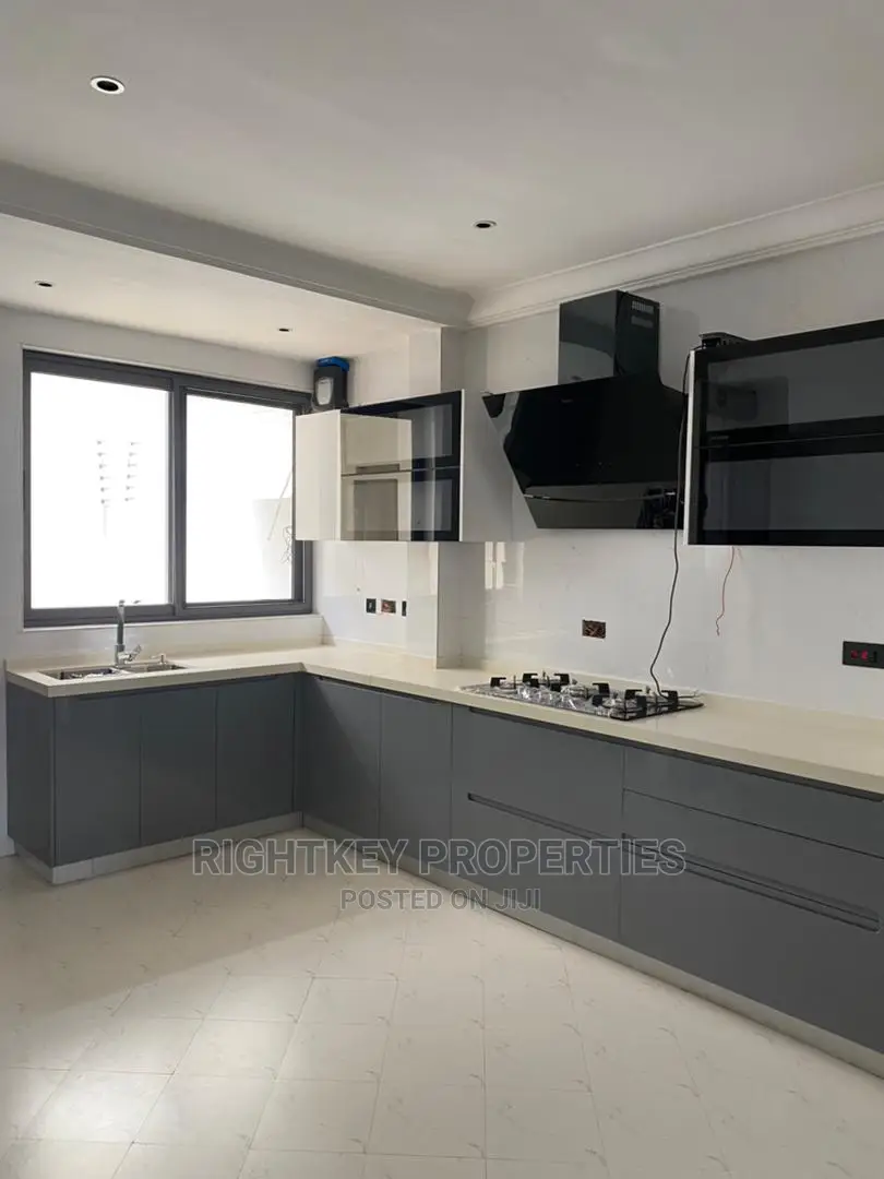 5bdrm Duplex in Rightkey, Kumasi Metropolitan for sale