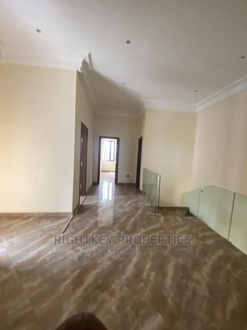 5bdrm Duplex in Rightkey, Kumasi Metropolitan for sale