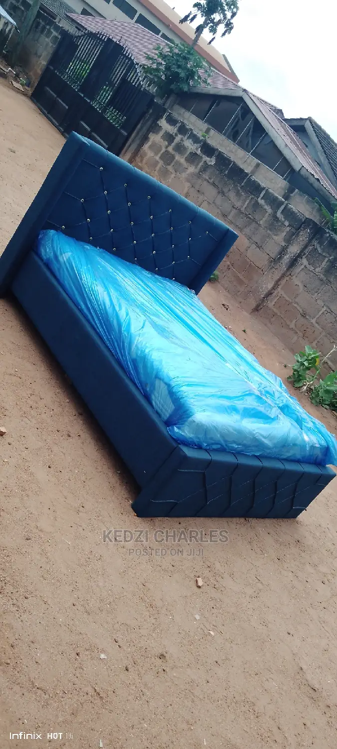 Foreign Queen With Mattress