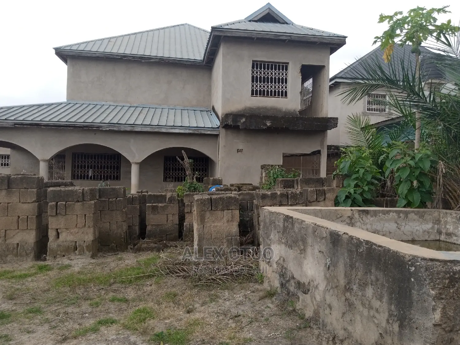8bdrm House in Apatrapa Pokukrom, Kumasi Metropolitan for sale