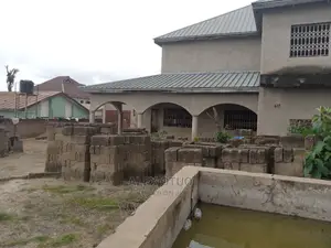 8bdrm House in Apatrapa Pokukrom, Kumasi Metropolitan for sale