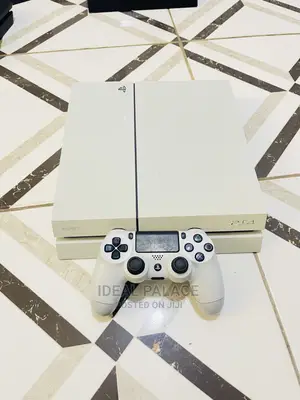 Playstation 4 Standard Limited White Edition