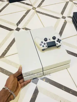 Playstation 4 Standard Limited White Edition