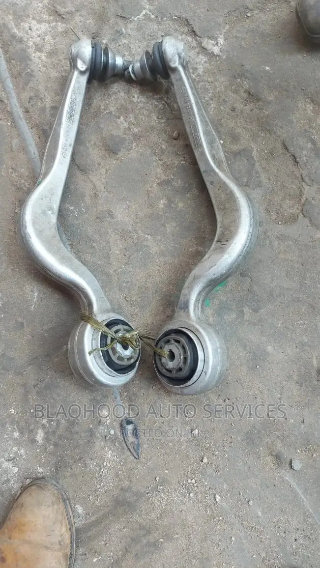 Benz W205 C300/400 4matic 2015-2019 LOWER ARM Pair in Stock