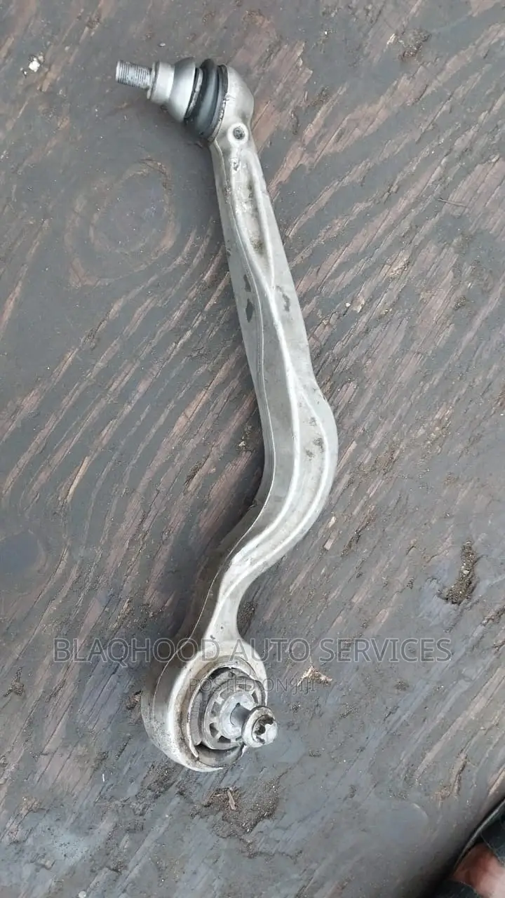 Benz W205 C300/400 4matic 2015-2019 LOWER ARM Pair for Sale