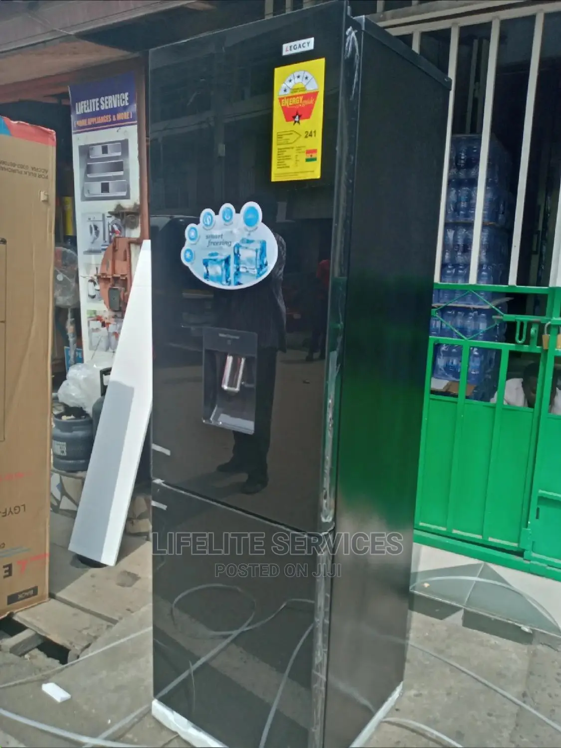 Efficient Legacy Fridge Wìth Dispenser