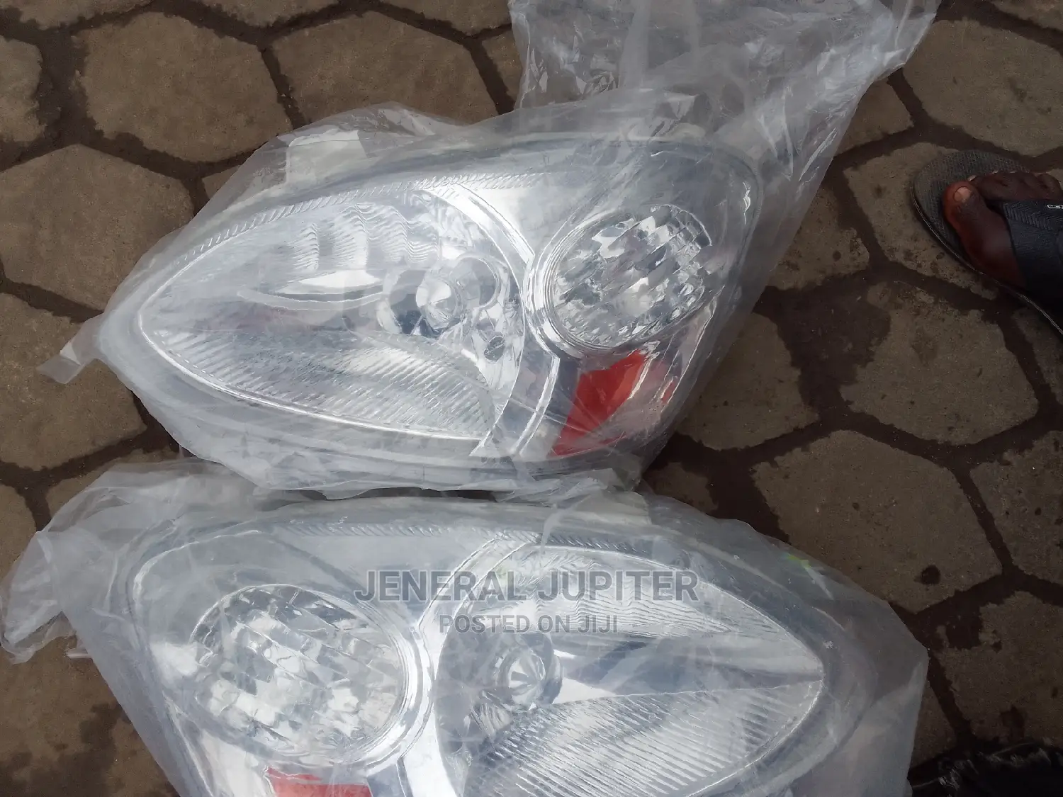 Toyota Echo 2004/5 Headlight Pair.