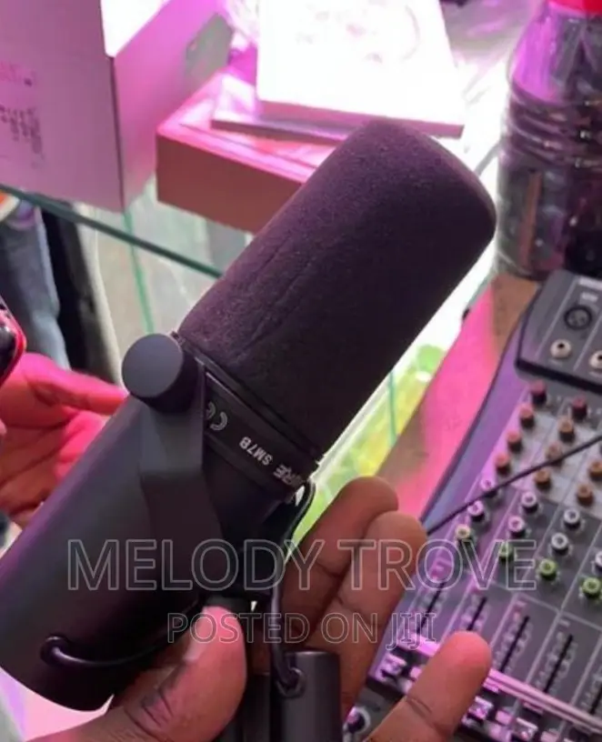 Shure Sm 7B Vocal Dynamic Microphone (Studio Microphone)
