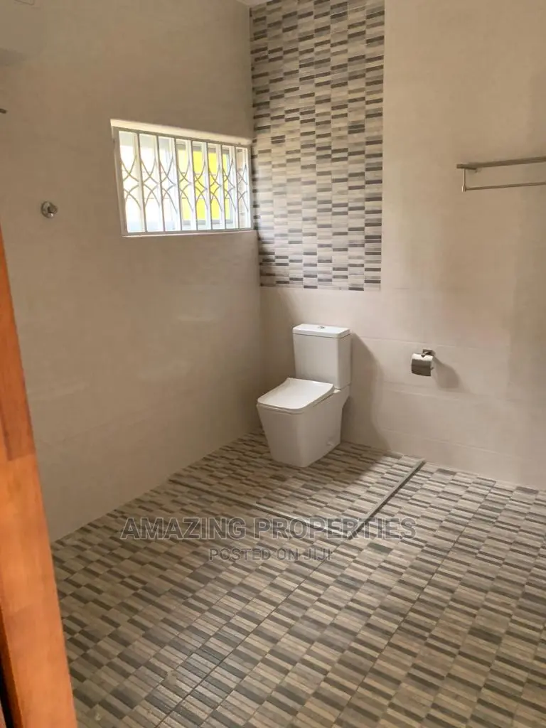 Furnished 6bdrm House in 6 Bedrooms Fully for Sale