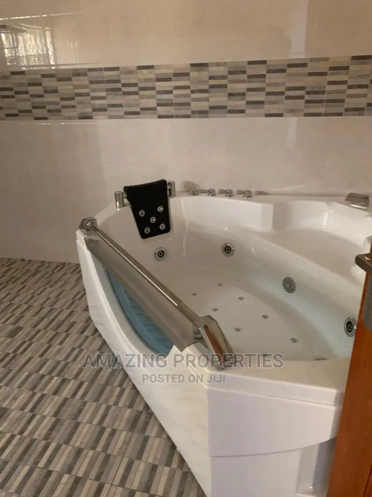 Furnished 6bdrm House in 6 Bedrooms Fully for Sale