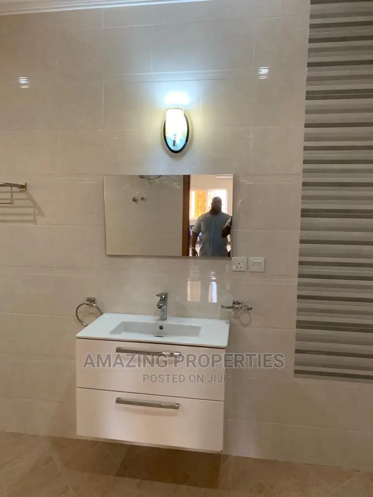 Furnished 6bdrm House in 6 Bedrooms Fully for Sale