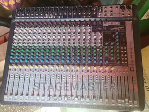 Soundcraft Mixer ( Signature 22)