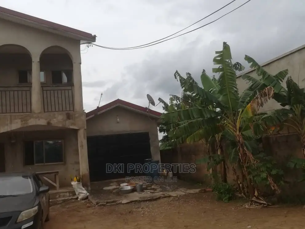 7bdrm House in Dki Properties, Oyibi for Sale