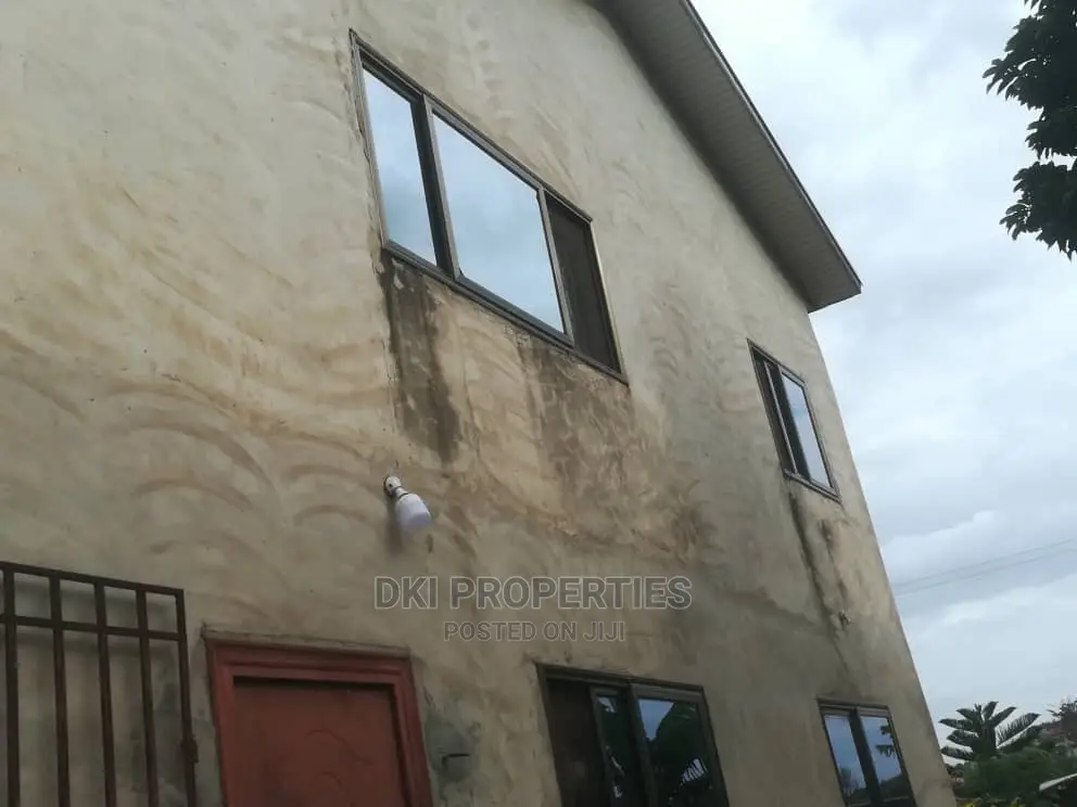 7bdrm House in Dki Properties, Oyibi for Sale