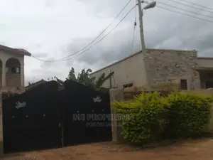 7bdrm House in Dki Properties, Oyibi for Sale