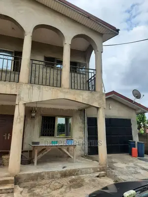 7bdrm House in Dki Properties, Oyibi for Sale