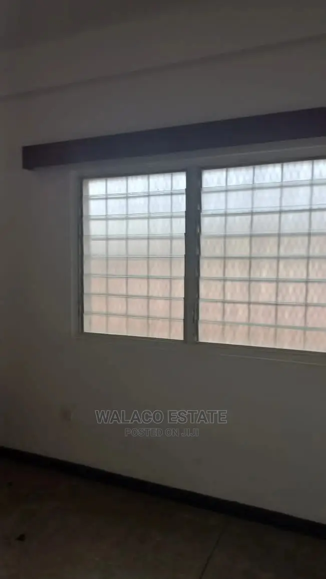 4 Rooms Commercial Property for Rent