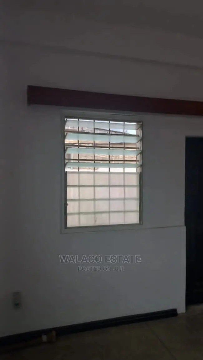 4 Rooms Commercial Property for Rent