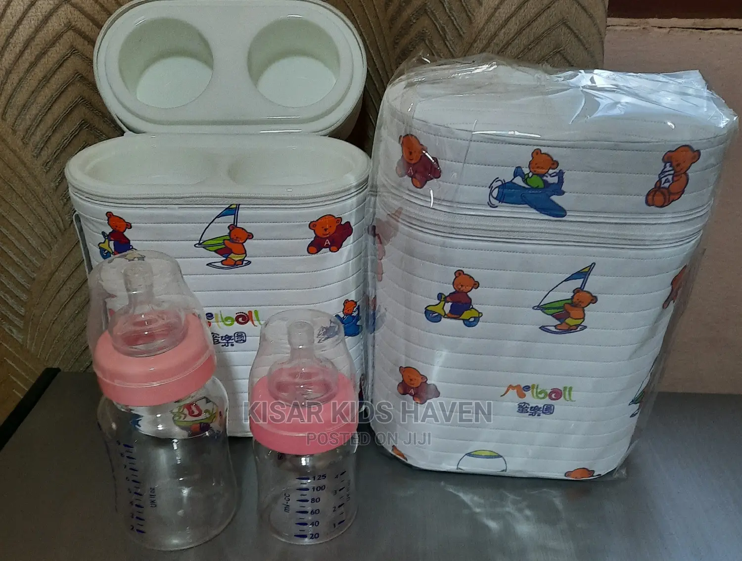 Insulating Bag With Two Feeding Bottle