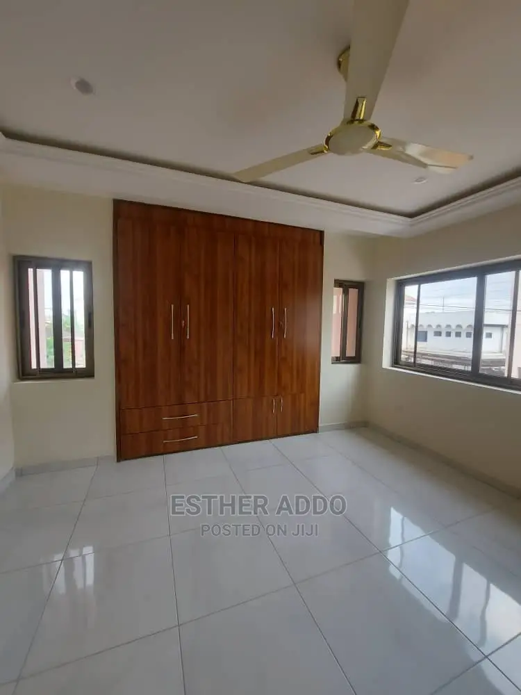 6bdrm Mansion in East Legon for rent