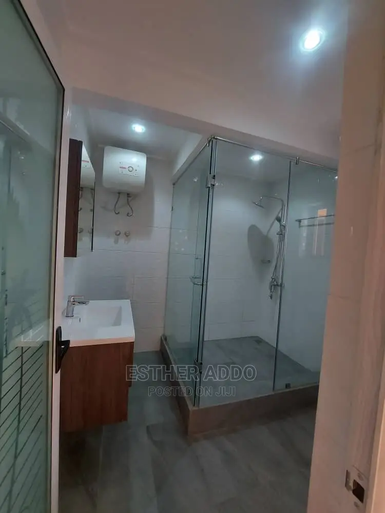 6bdrm Mansion in East Legon for rent