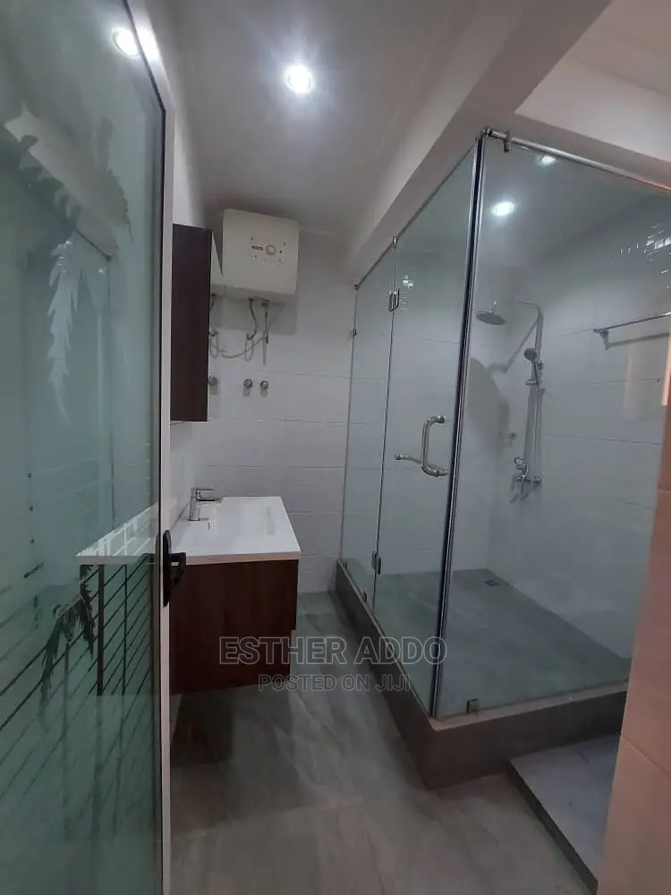 6bdrm Mansion in East Legon for rent