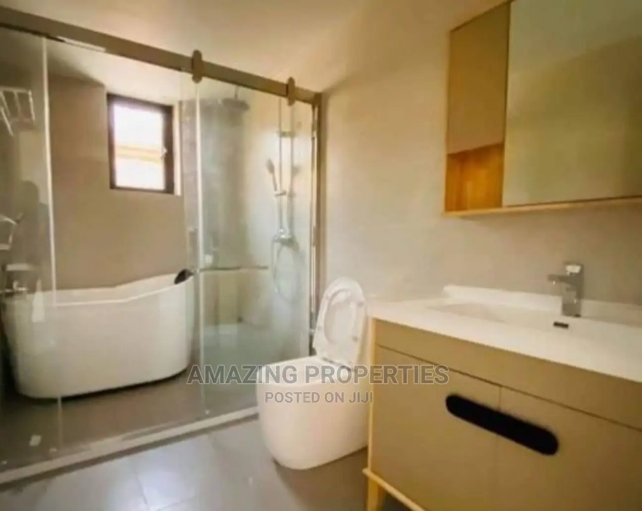 4bdrm House in Adjiriganor for Sale