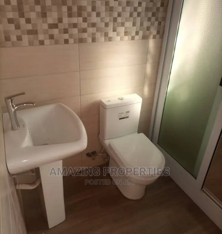 6bdrm House in Tema Metropolitan for Rent