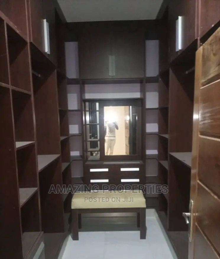 6bdrm House in Tema Metropolitan for Rent