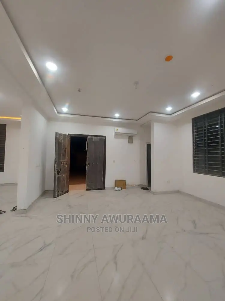 4bdrm House in Ashaley Botwe, School Junction for sale