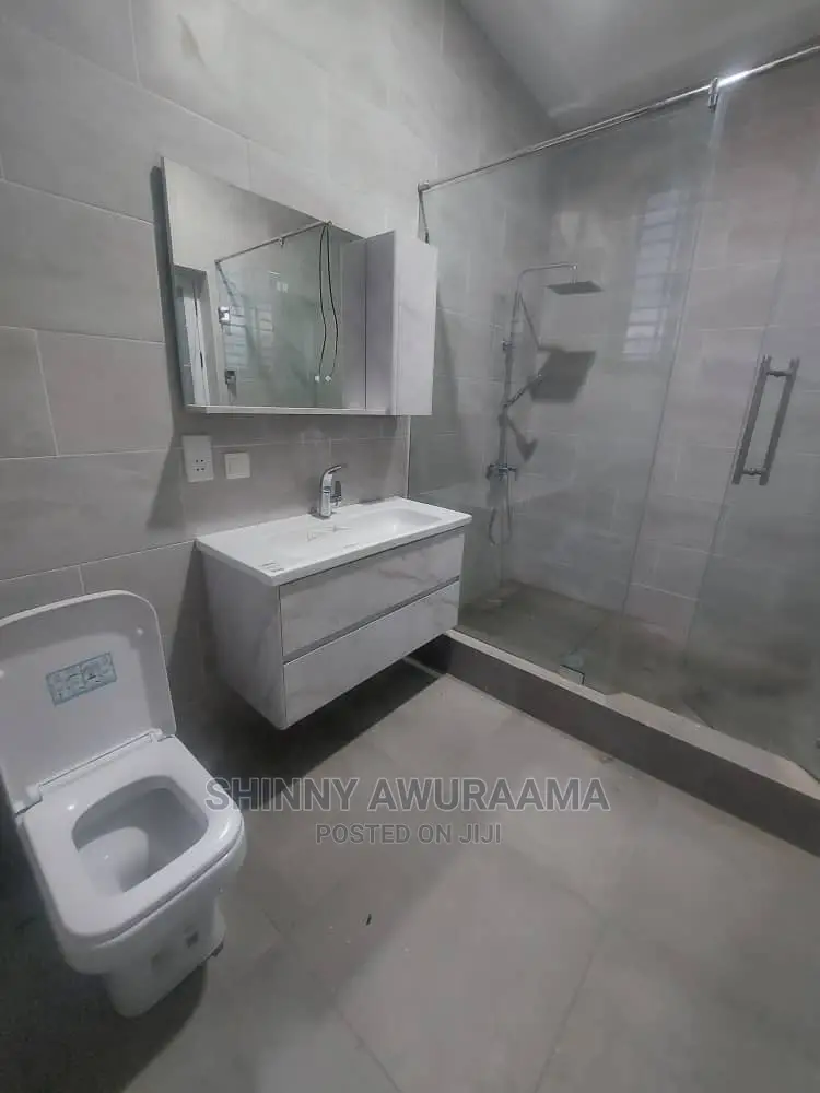 4bdrm House in Ashaley Botwe, School Junction for sale