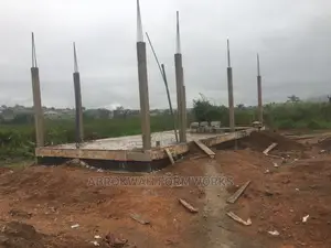 Columns/Yellow Boards /Pillars/Formwork
