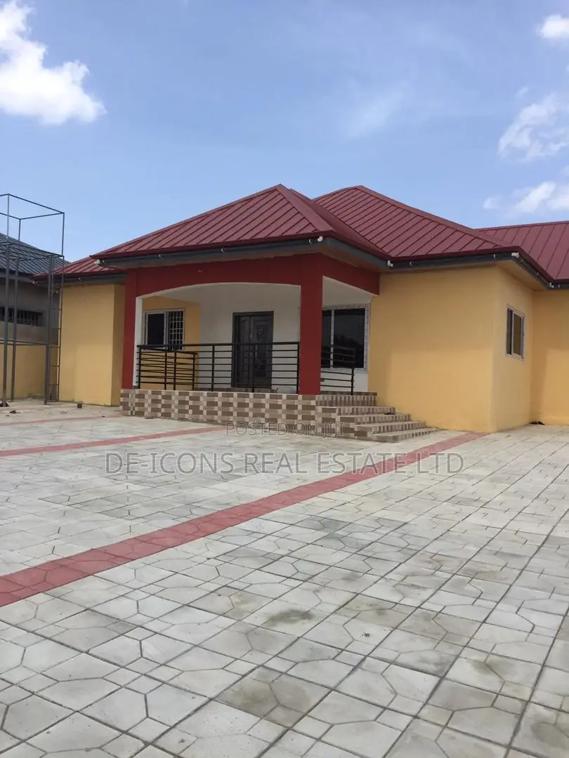 3bdrm Mansion in De-Icons Real Estate, Awutu Senya East Municipal