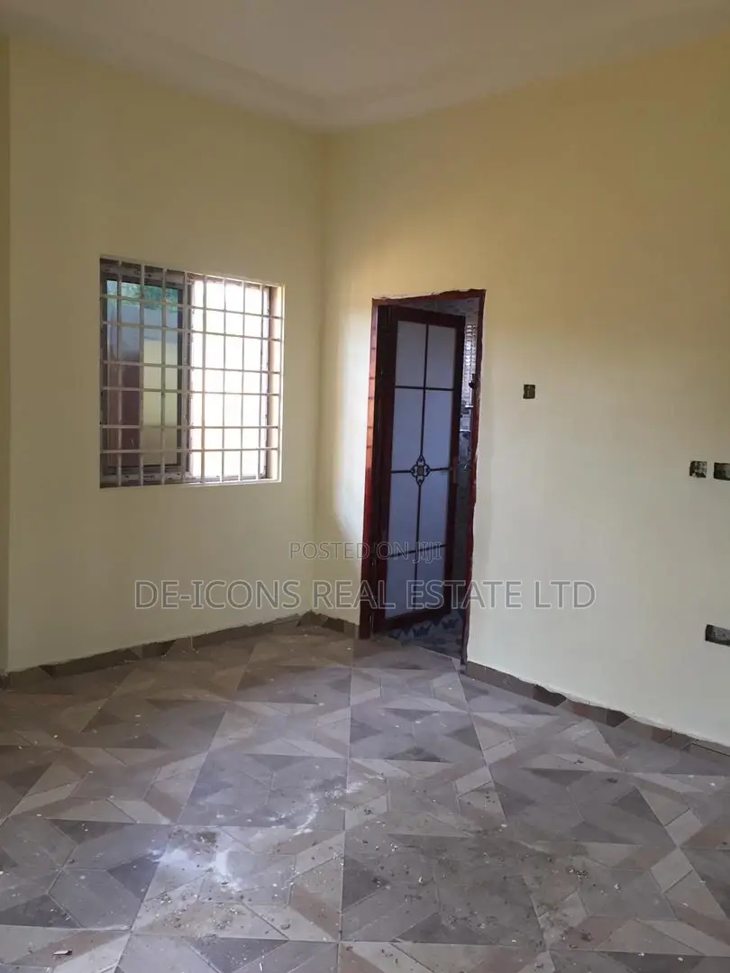 3bdrm Mansion in De-Icons Real Estate, Awutu Senya East Municipal