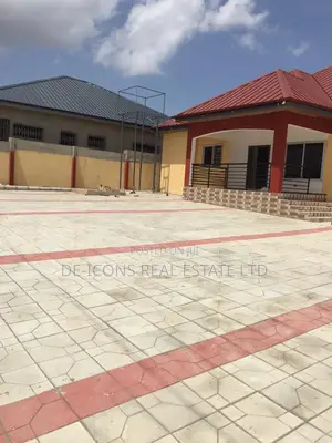 3bdrm Mansion in De-Icons Real Estate, Awutu Senya East Municipal