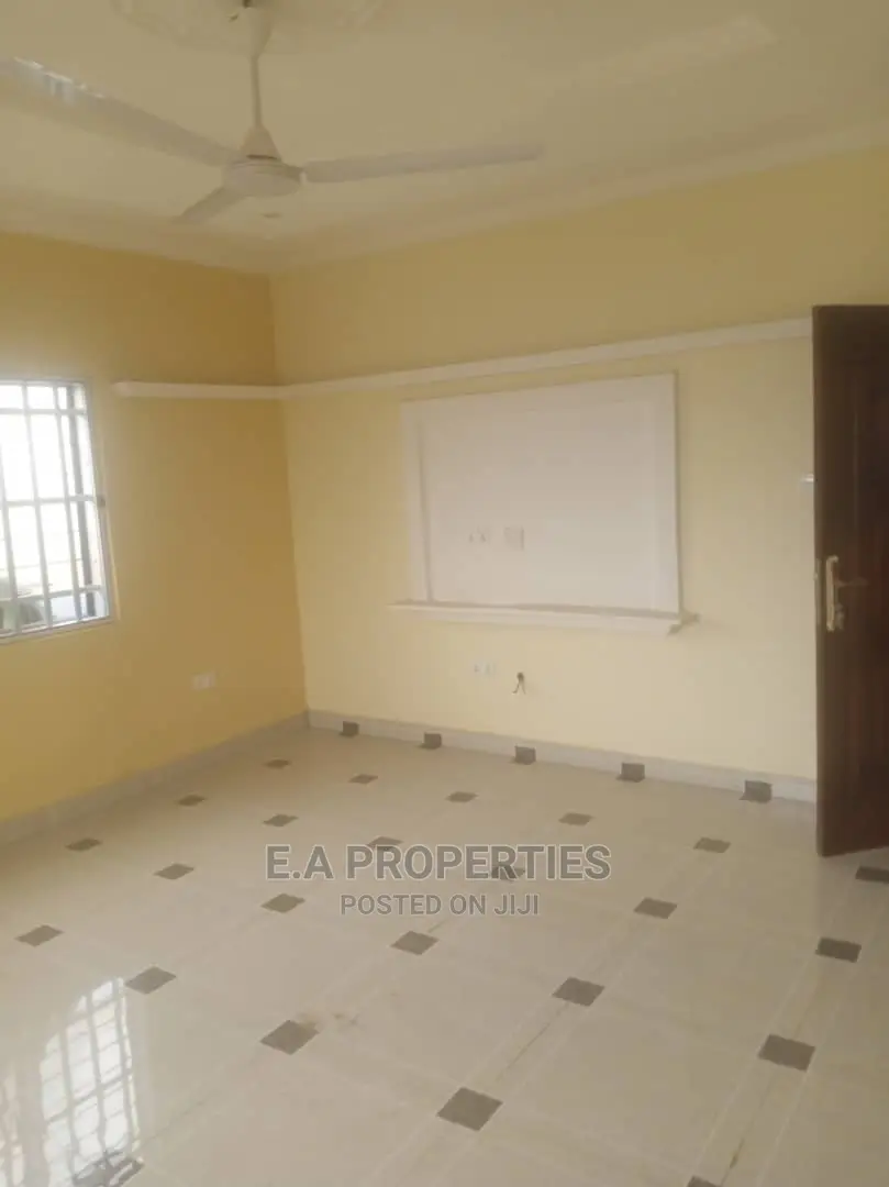 4bdrm House in E a Properties, Lake Side Estate for Rent